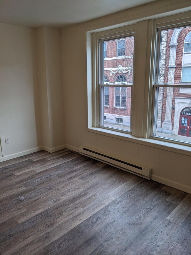 Photo - 218 W Market St Unit 3