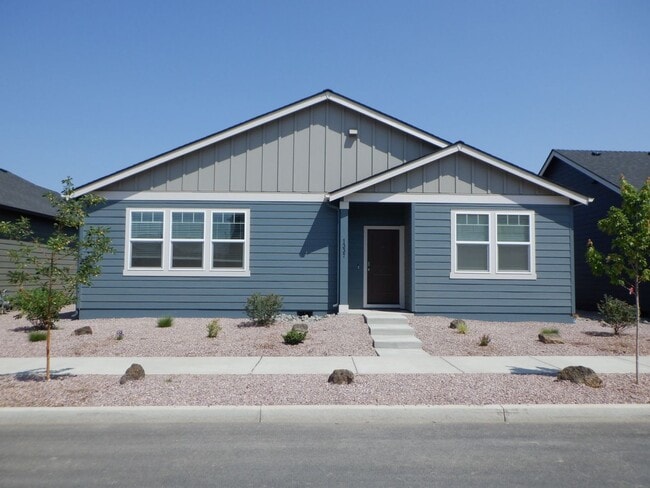 Building Photo - Newer Single Level 2 Bed/2 Bath in NW Redm...