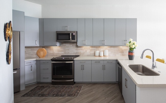 Broadstone East End apartments — community photo