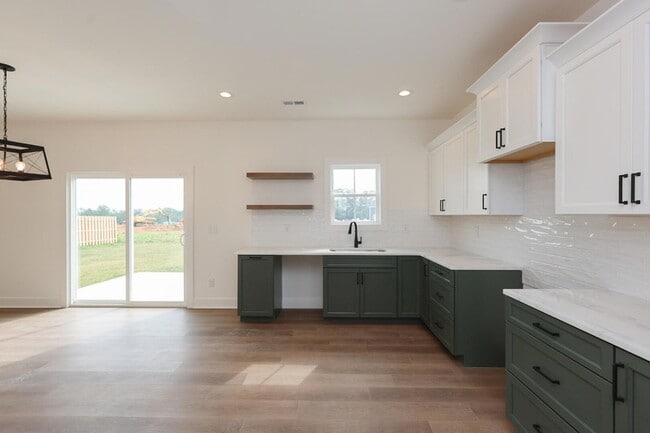 Photo - 208 Skaggs Blvd