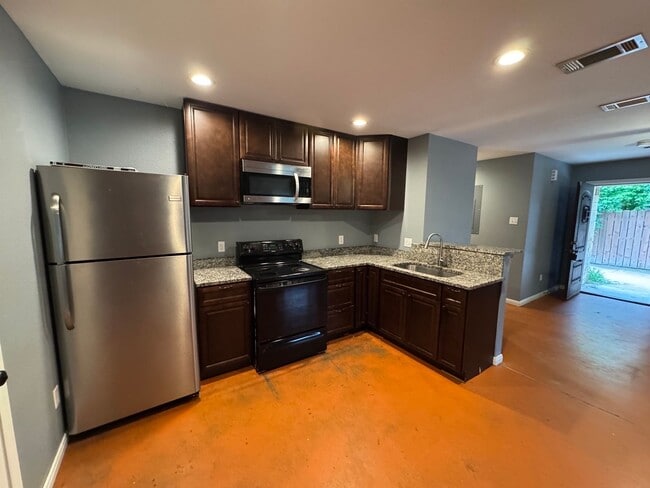 Photo - Lacy Lakeview Duplex