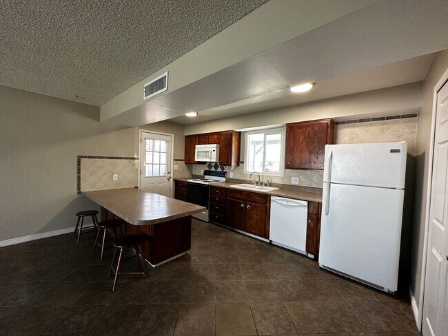 Photo - 3 BED ROOM HOME IN MESA WITH NO HOA