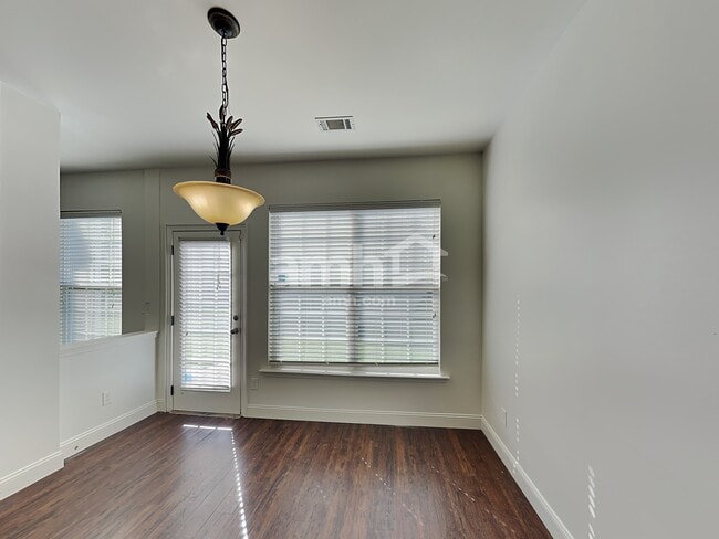 Photo - 4059 Houldsworth Dr