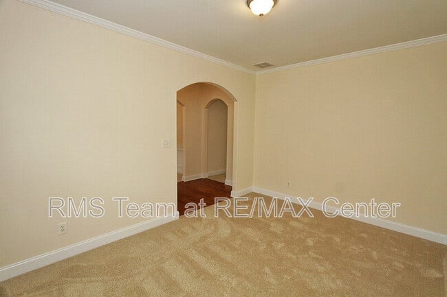 Photo - 728 Castle Top Ct SE