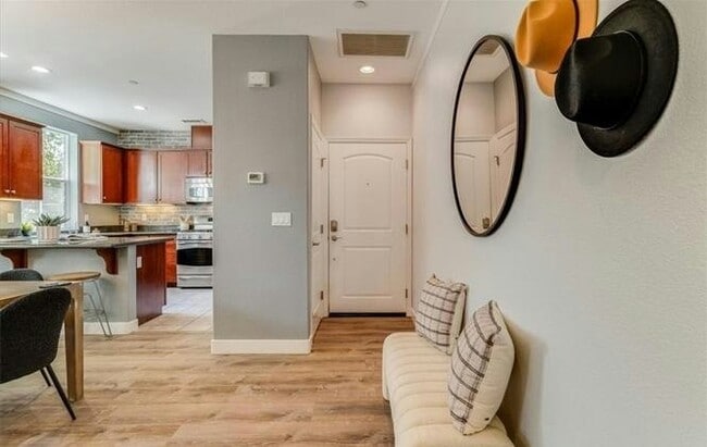 Building Photo - 3591 Sacramento Dr Unit 47