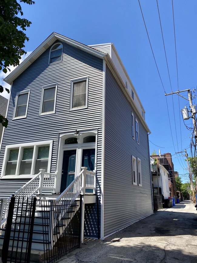 Photo - 1214 W Nelson St Apartments Unit 1