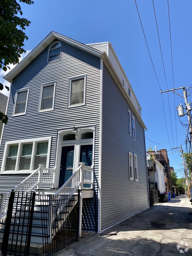 Building Photo - 1214 W Nelson St Unit 1 Rental