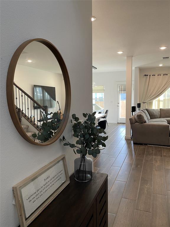 Photo - 15502 Pewter Luster Cv