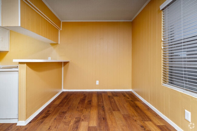 Comedor 2BR , 1BA - 853SF - Bellagio At Sunset Apartments