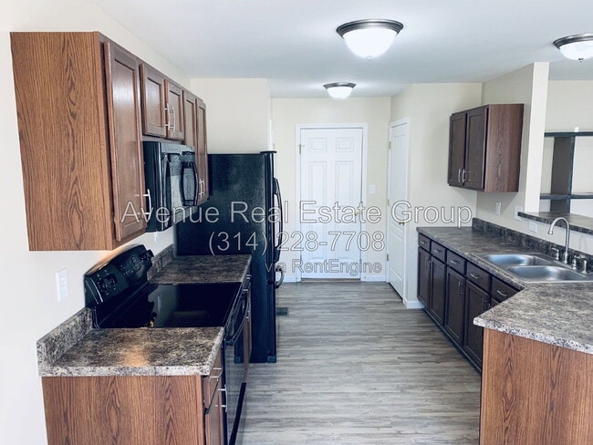 Photo - 554 Parkgate Dr