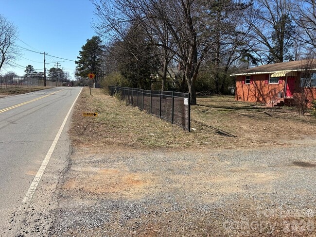 Photo - 1103 Auten Rd