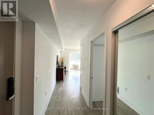 Photo - 585 Bloor St E Unit 822