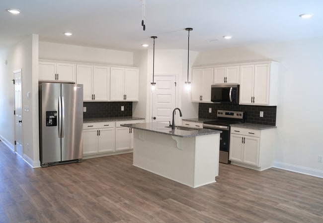 Building Photo - MOVE IN READY -3 Bed, 2.5 Bath 1 car garag... Rental