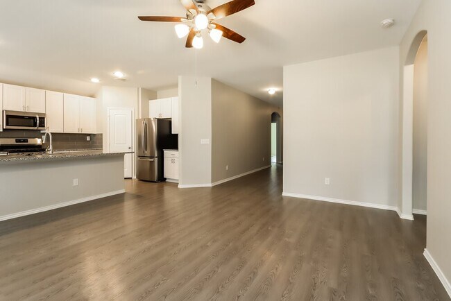 Photo - 209 Stalwart Hl Trl