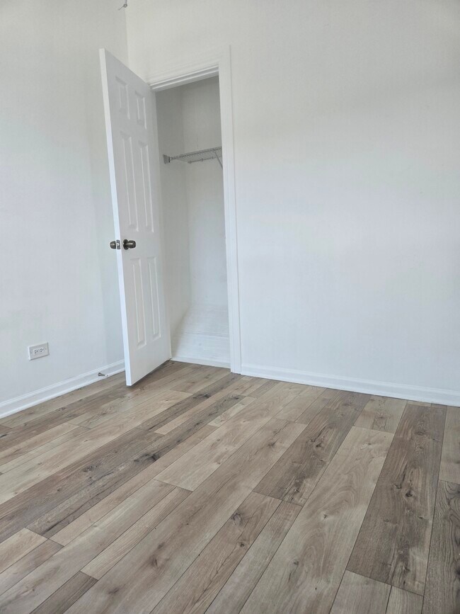 Photo - 7055 N Clark St Unit 2