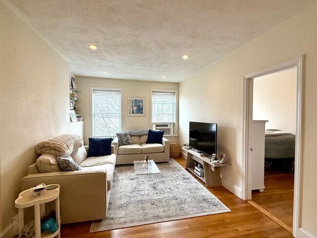 Photo - 631 Tremont St Unidad 3