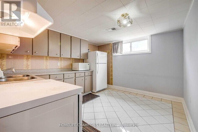 Photo - 65 Whitburn Crescent