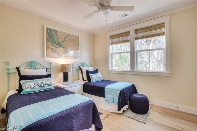 Photo - 1550 Center St