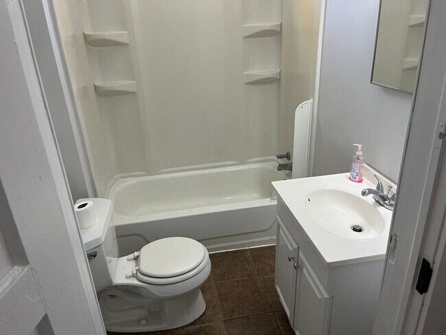 Photo - 557 S Church St Unidad A