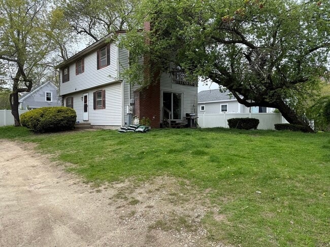 Building Photo - 18 Myrica Ave Rental