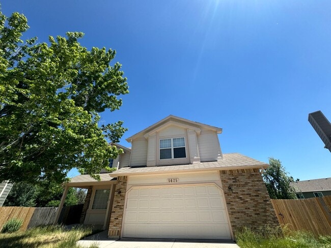 Building Photo - Charming 5 Bed 3 Bath House