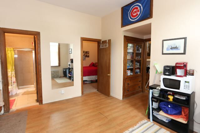 2057 W Roscoe St Unit 2