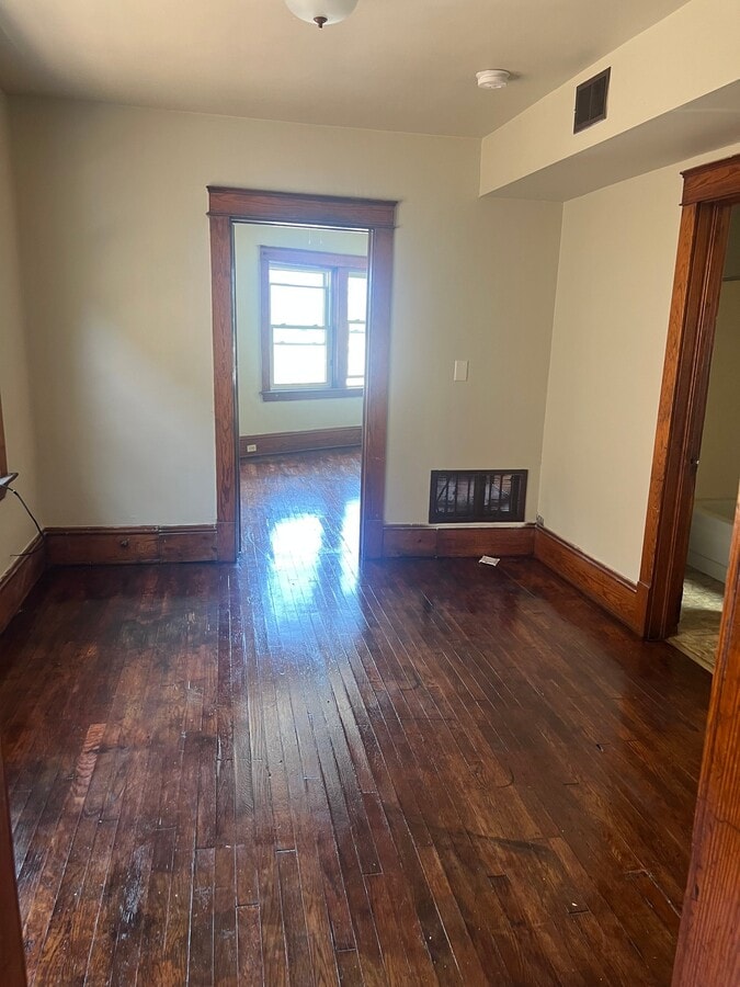 Photo - 7714 St Clair Ave. Unidad 1