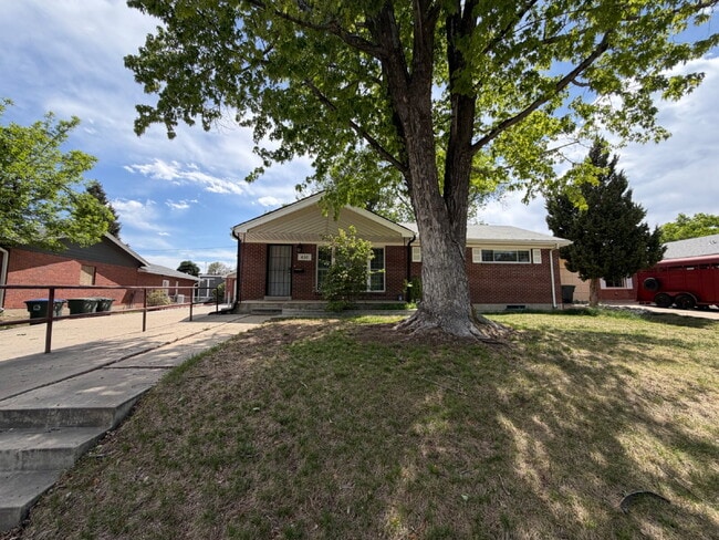 Photo - ~Available Now~ Beautiful 3-Bedroom Home in Northglenn – All Utilities Included! Unidad A