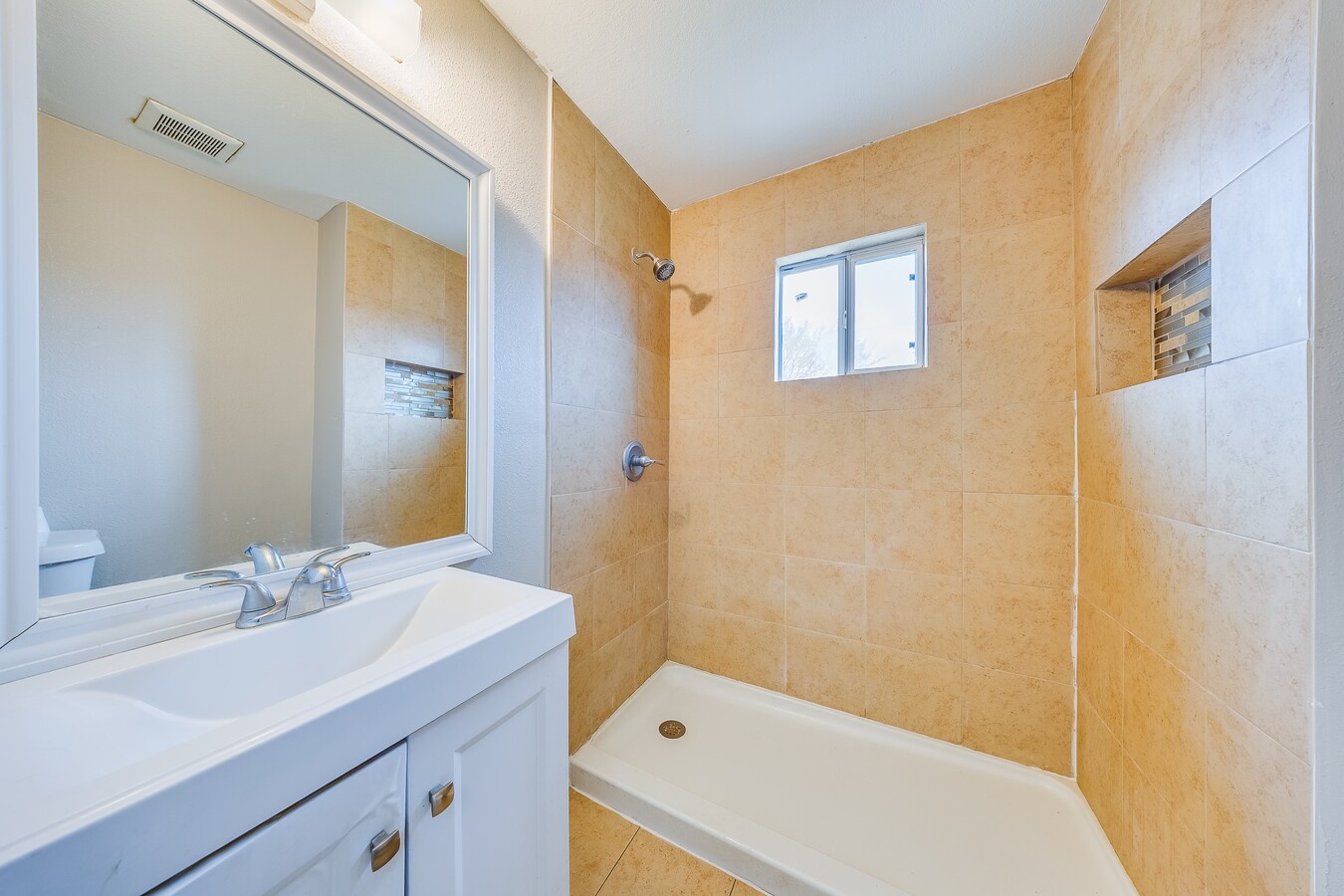 Photo - 13034 Emporia St