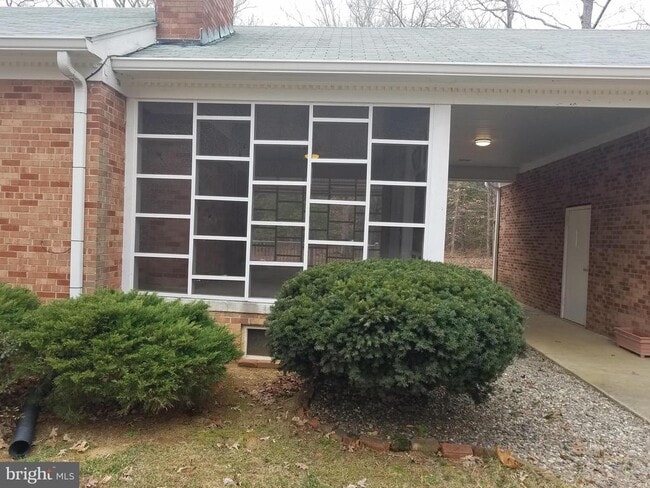 Building Photo - 8685 Ironsides Rd