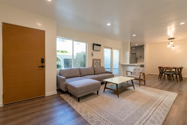 Photo - 521 N Flores St