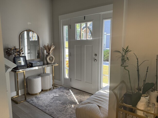 Photo - 104 Greensdale Ln