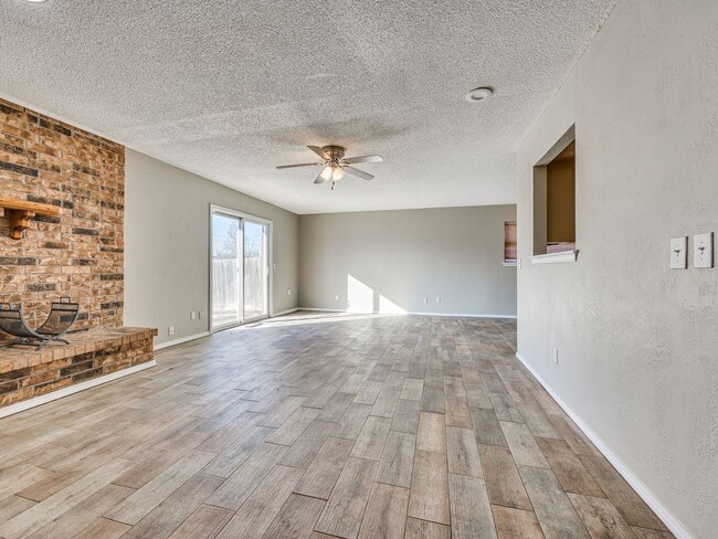 Photo - Refreshed Home + Yukon Schools + 3 bedrooms