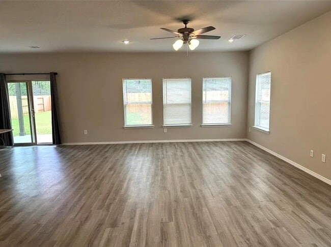 Photo - 707 Long Cedar Dr