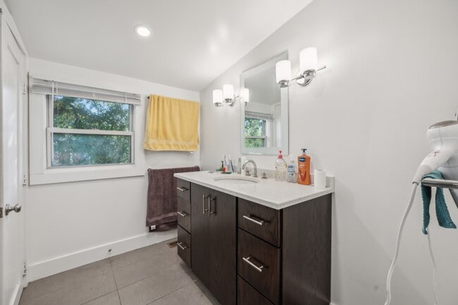 Photo - 4800 Berwyn Rd