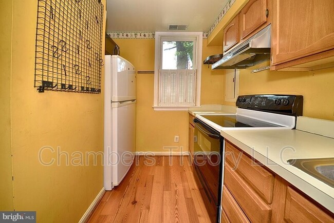 Photo - 223 N West St