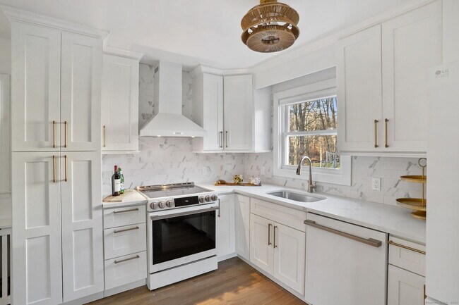 Photo - 132 Toll House Ln