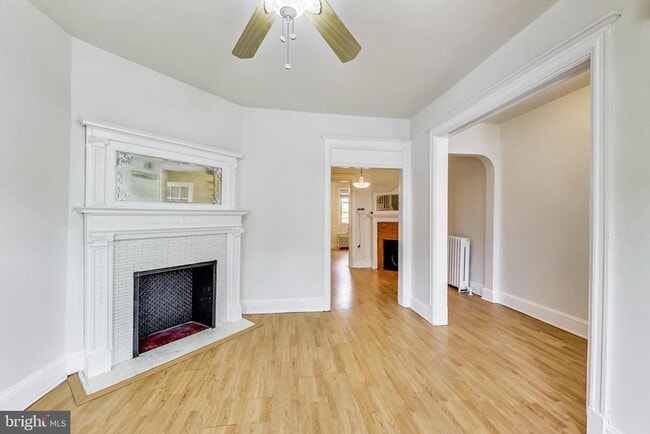 Photo - 137 R St NE