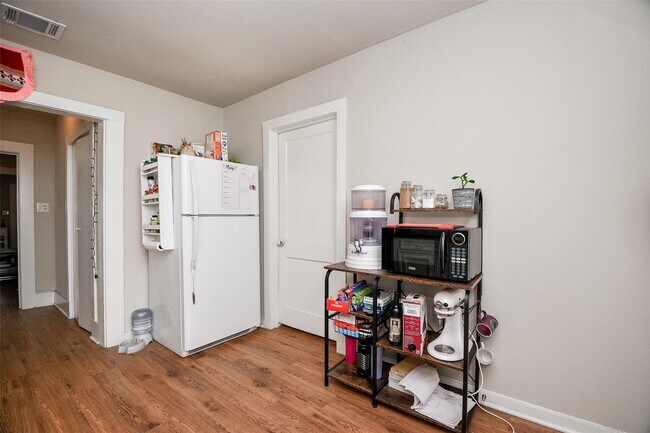 Photo - 5221 Darling St