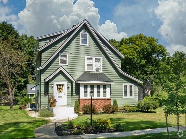 Building Photo - 653 Winona Blvd Rental