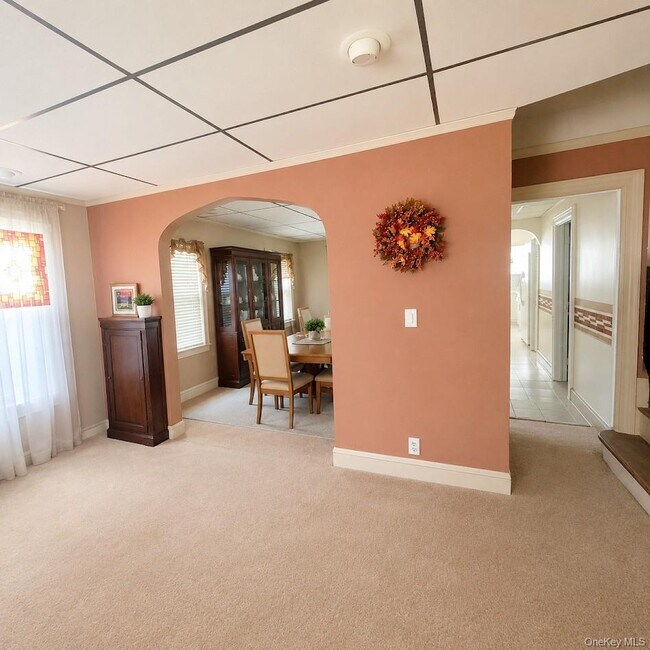 Photo - 164-22 Grand Central Pkwy