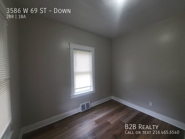 Photo - 3586 W 69th St Unidad Down