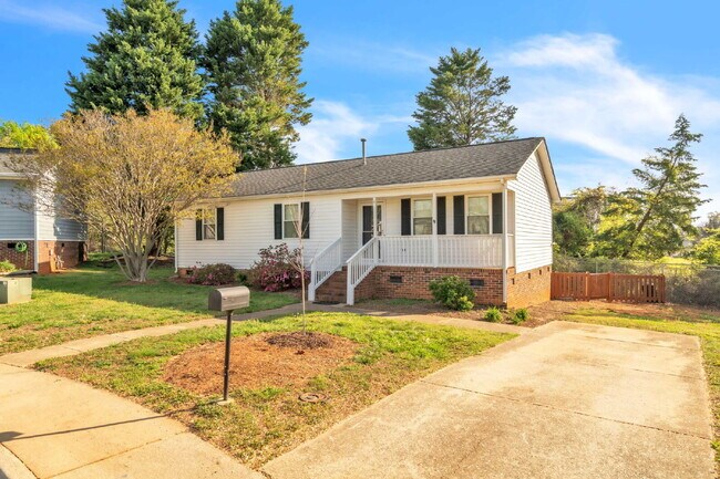 Photo - 3BR/2BA Cul-de-Sac Retreat Minutes from Downtown..Fenced Yard & Deck! $2100/mo rent