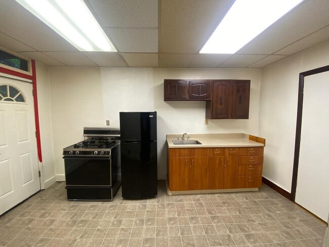 Building Photo - 1508 Ridge Ave Unit Apt 1