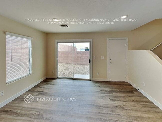 Photo - 701 Jewel Tower St