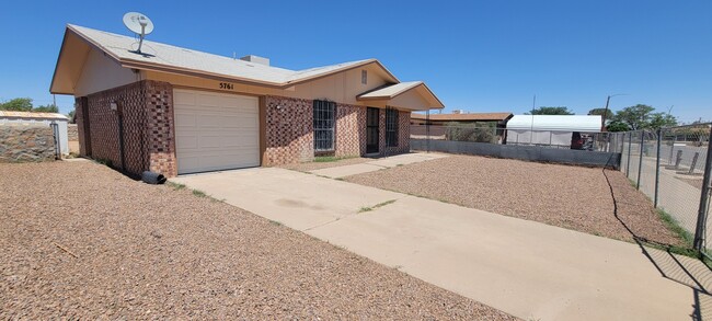 Photo - 5761 Longview Dr