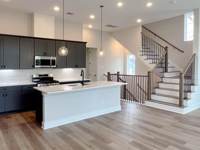 Photo - 1806 Line St