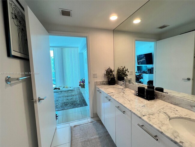 Photo - 55 SE 6th St Unit 2305