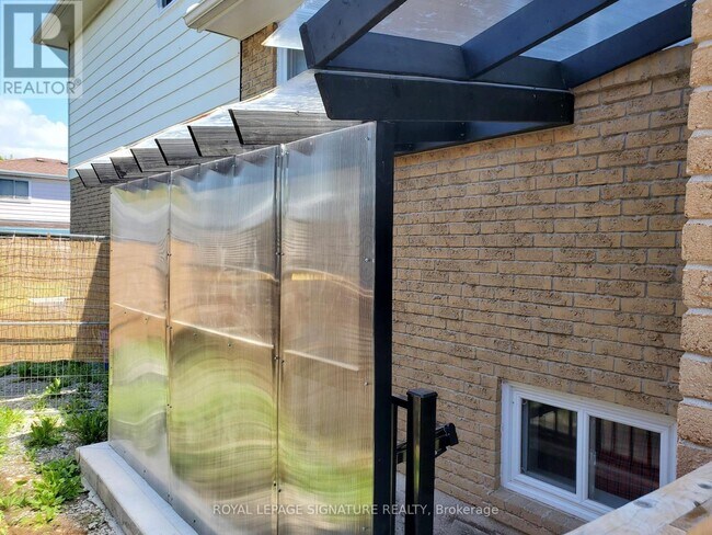 Photo - 1885 Rosefield Rd