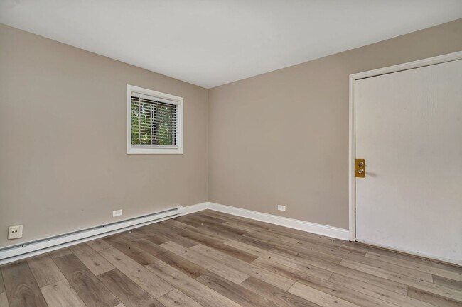 Photo - Lakeside Village Apartments